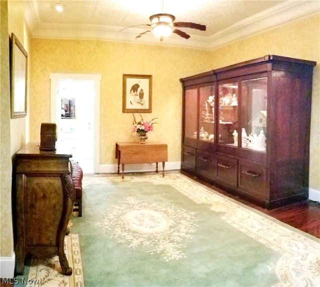 sitting room with crown molding and ceiling fan