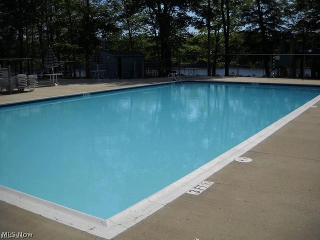 view of swimming pool