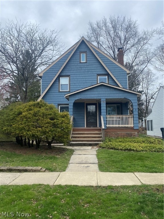 view of front of house with a front lawn and covered porch