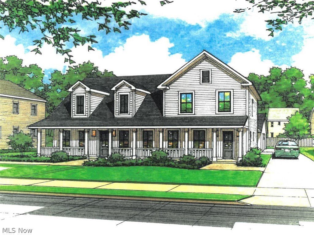 view of front facade featuring a porch and a front yard