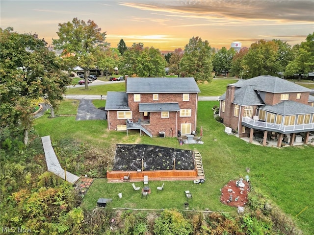 view of aerial view at dusk