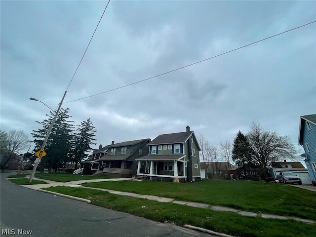 view of front of house with a front lawn