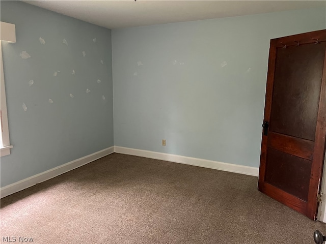 unfurnished room featuring carpet