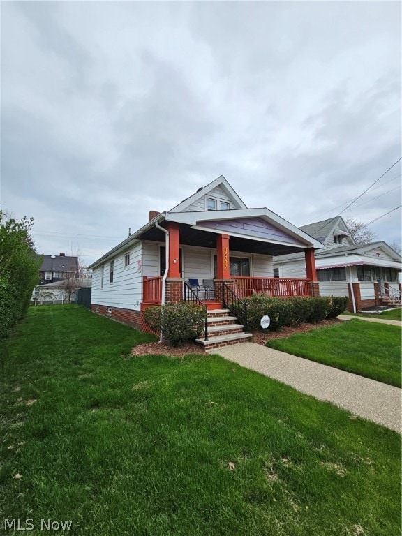 view of front of home featuring a porch and a front yard