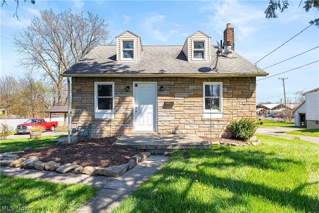 view of front of property with a front yard