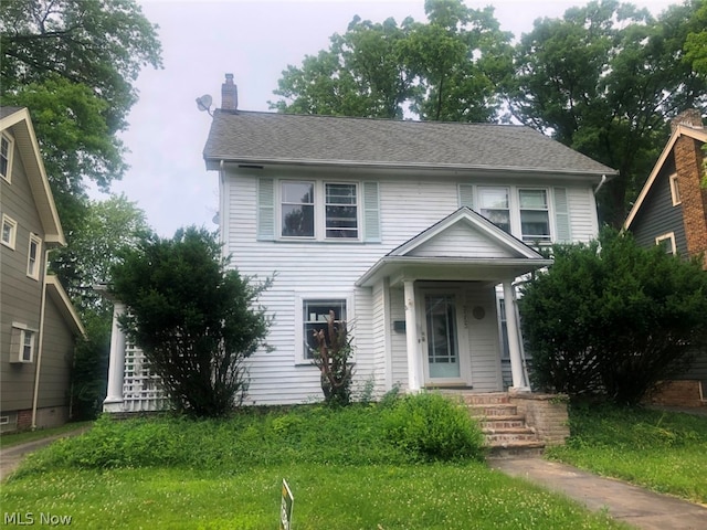 view of front of home with a front lawn