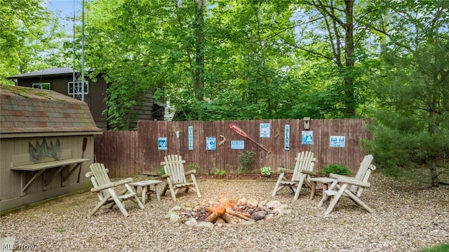 view of yard featuring an outdoor fire pit