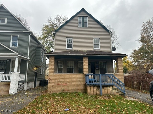 view of front facade with a porch