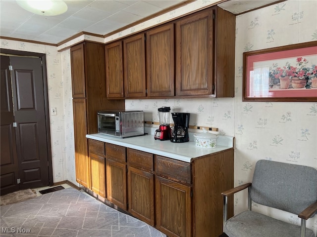 kitchen with crown molding