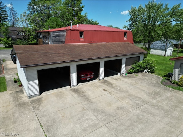 garage with a yard