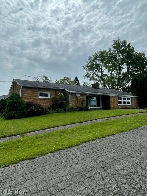 ranch-style house with a front yard