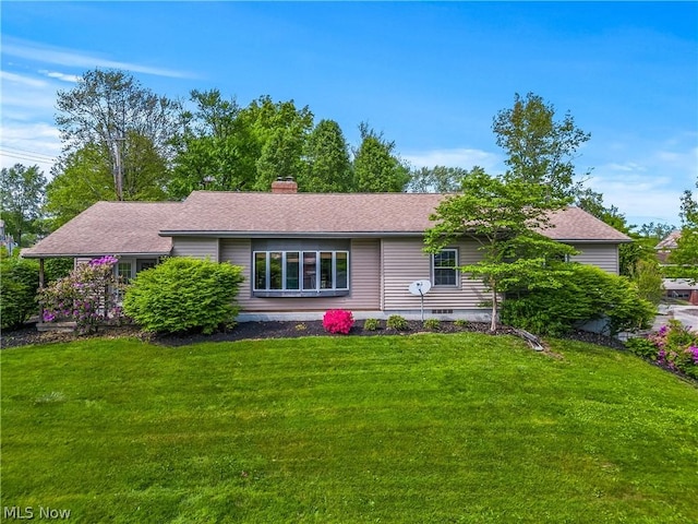 view of front of property with a front yard