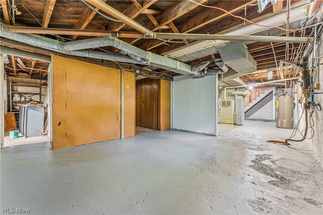 basement with water heater and washer / dryer