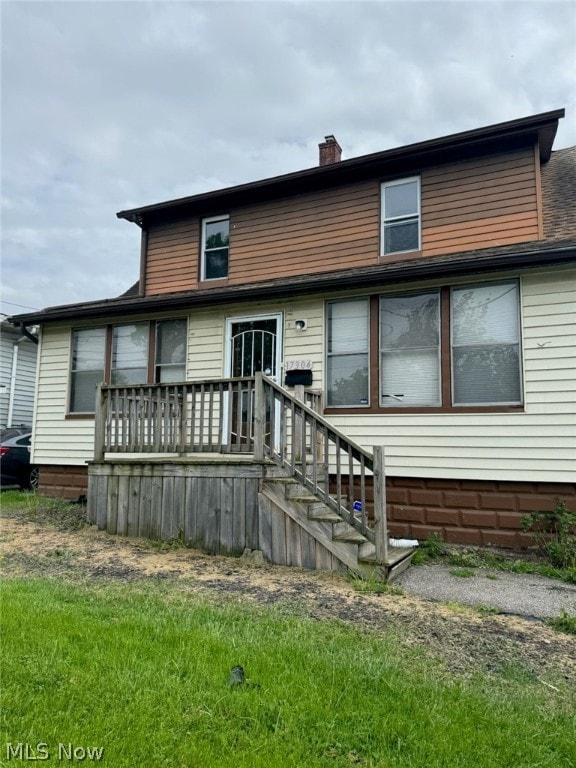 view of front of property featuring a wooden deck