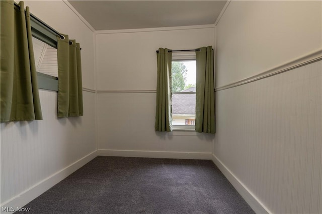 empty room featuring carpet flooring and ornamental molding