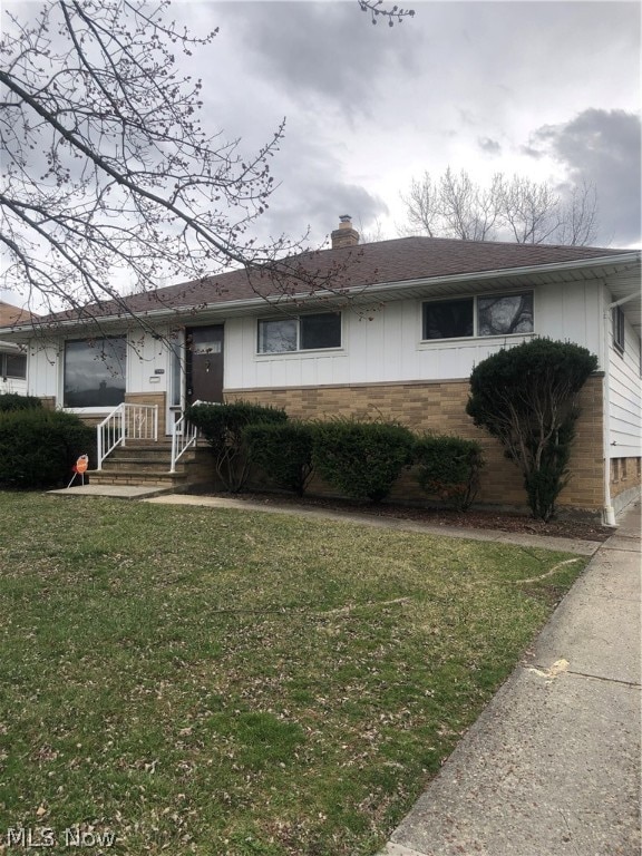 ranch-style home with a front lawn