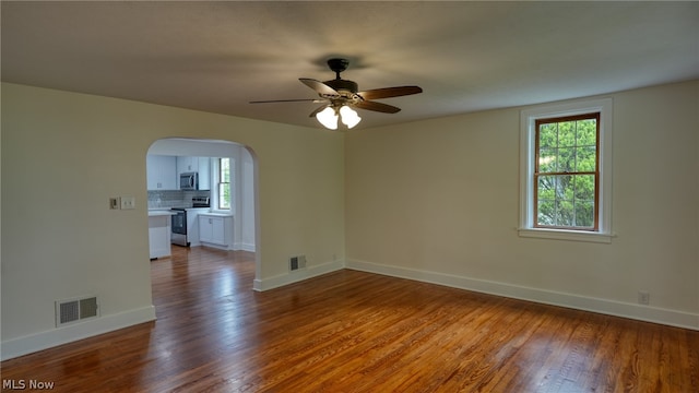 unfurnished room with hardwood / wood-style floors and ceiling fan