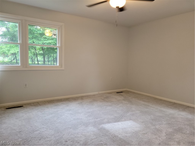 carpeted empty room featuring ceiling fan