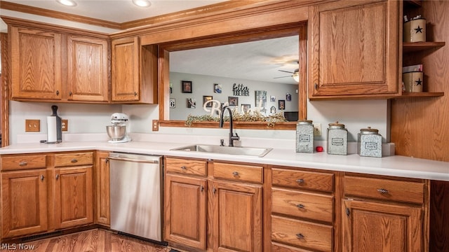 kitchen with light hardwood / wood-style floors, sink, ceiling fan, and stainless steel dishwasher