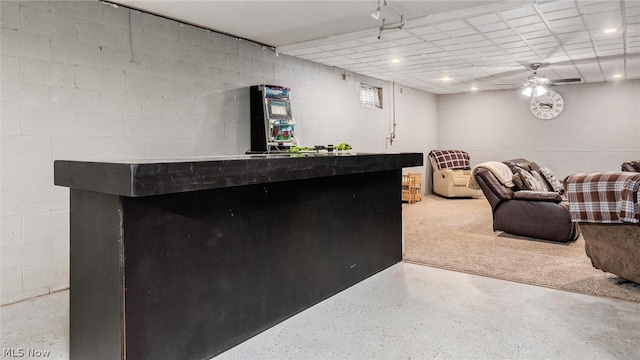 bar featuring ceiling fan