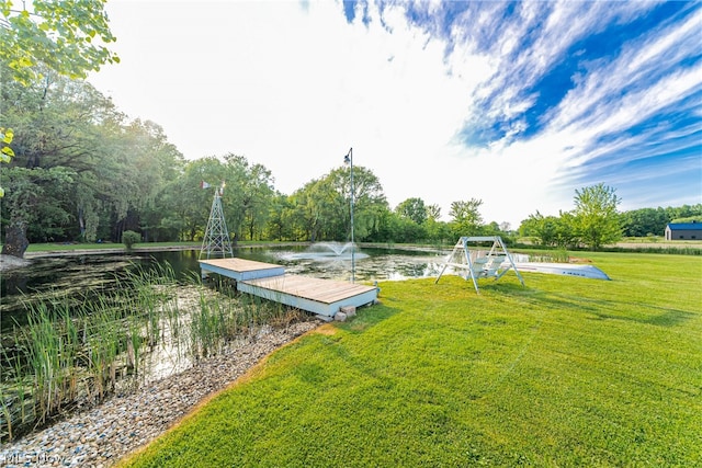 view of yard featuring a water view