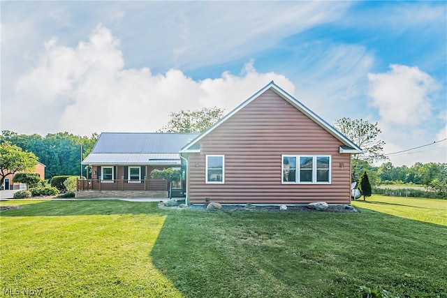 back of house featuring a lawn