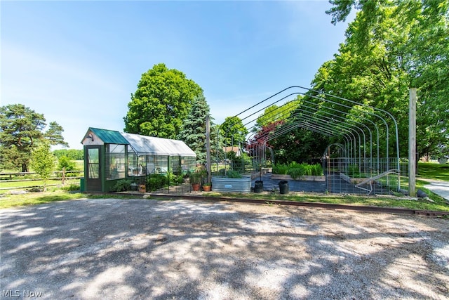 view of front of house featuring an outdoor structure