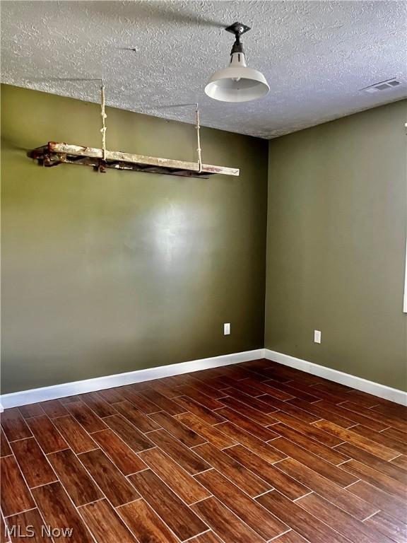 empty room featuring a textured ceiling