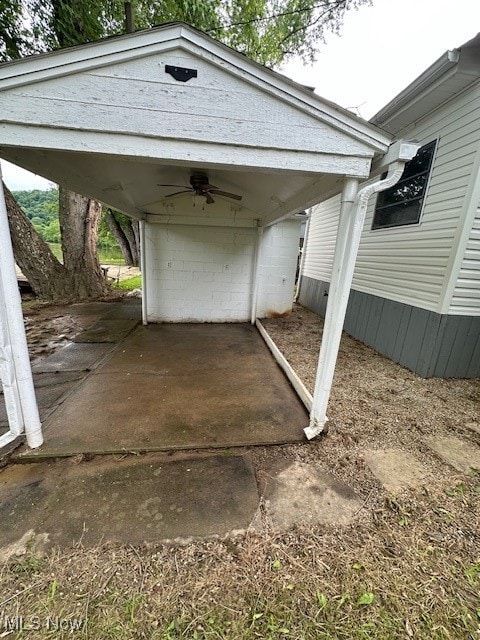 view of vehicle parking with a carport and a ceiling fan