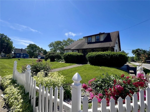 view of yard featuring a fenced front yard