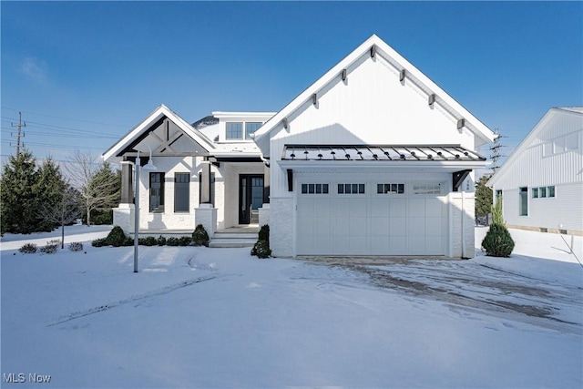 view of front of property featuring a garage