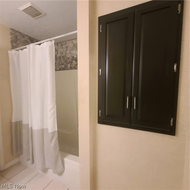 bathroom featuring visible vents and tile patterned floors