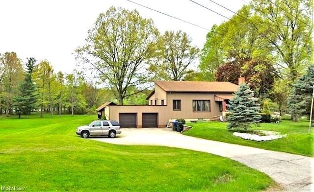 view of front of house featuring a front lawn and a garage