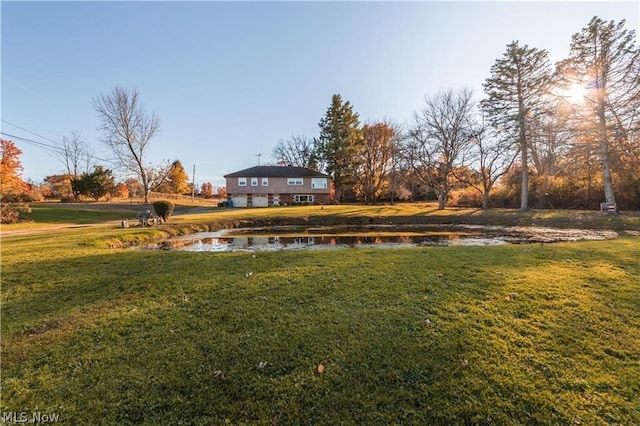 view of yard featuring a water view