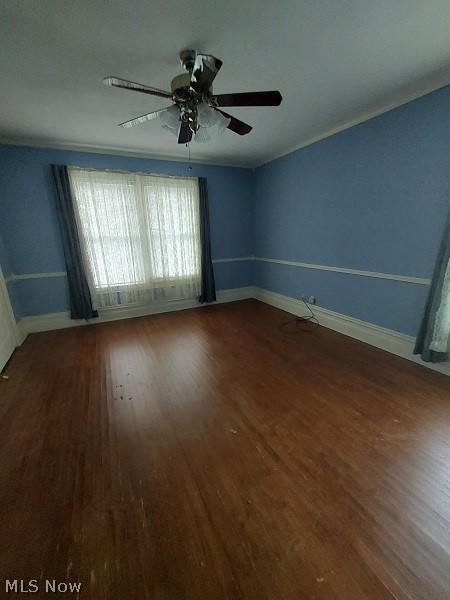 unfurnished room featuring hardwood / wood-style flooring, ceiling fan, and crown molding