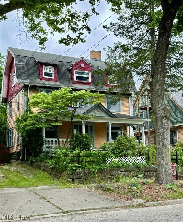 view of front facade