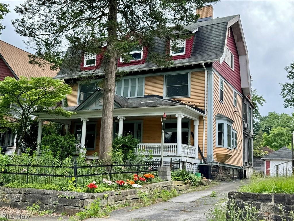 view of front of property with a porch