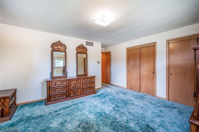 bedroom featuring carpet