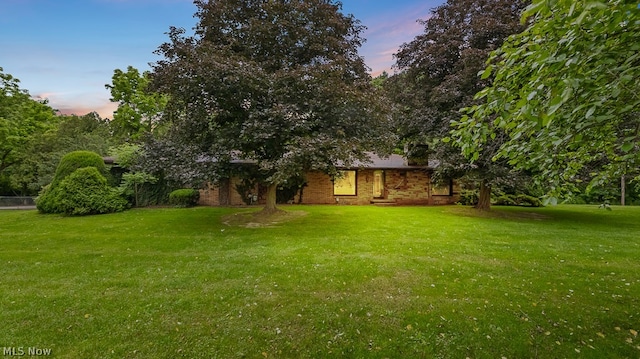 view of yard at dusk