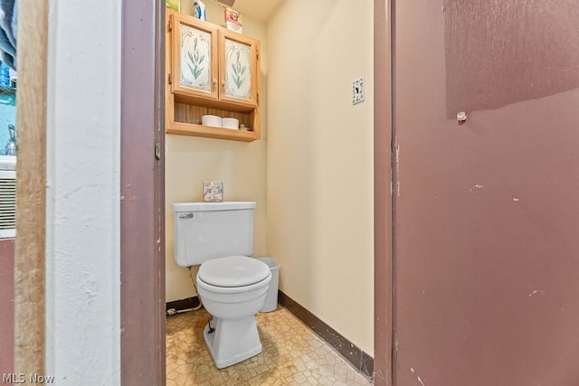 bathroom featuring toilet and baseboards