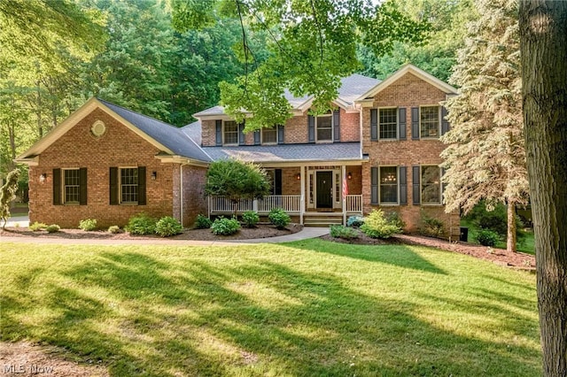 view of front of home featuring a front lawn and covered porch