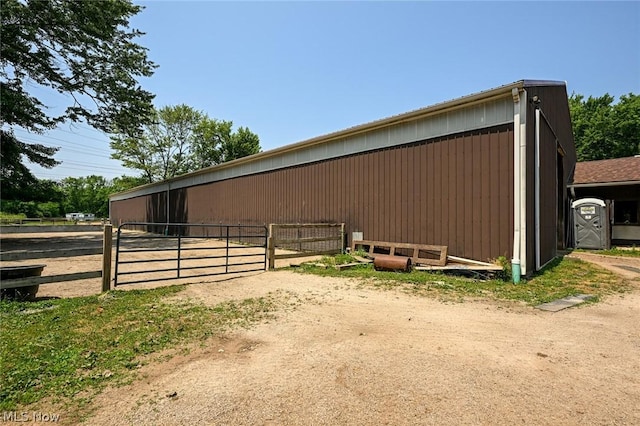 view of outdoor structure featuring an outdoor structure and an exterior structure