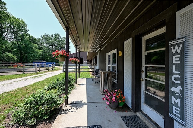 view of patio featuring covered porch