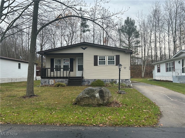 manufactured / mobile home with a porch and a front yard