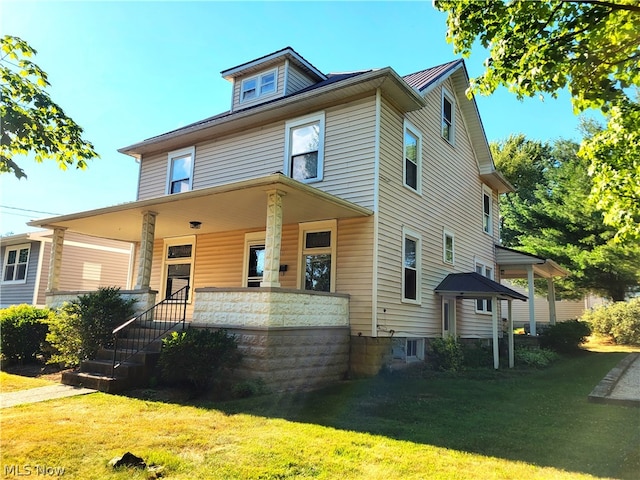 view of front facade with a front lawn