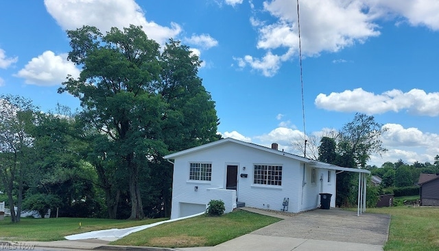 view of front of house with a front lawn and a carport