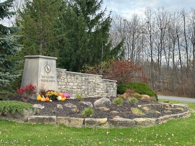 view of community / neighborhood sign