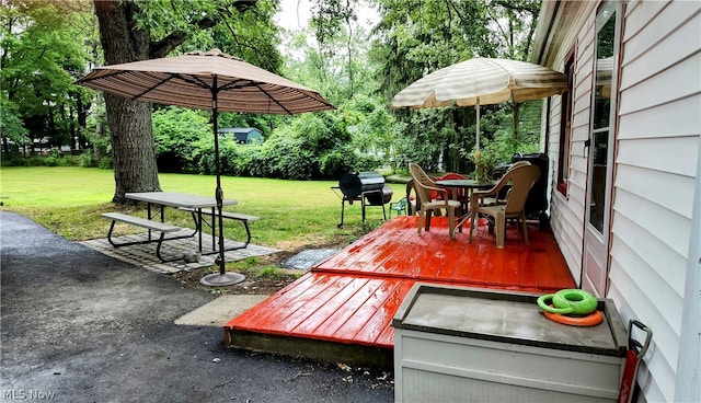 view of property's community with a lawn