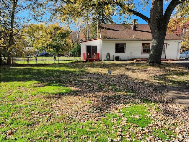 view of yard featuring cooling unit