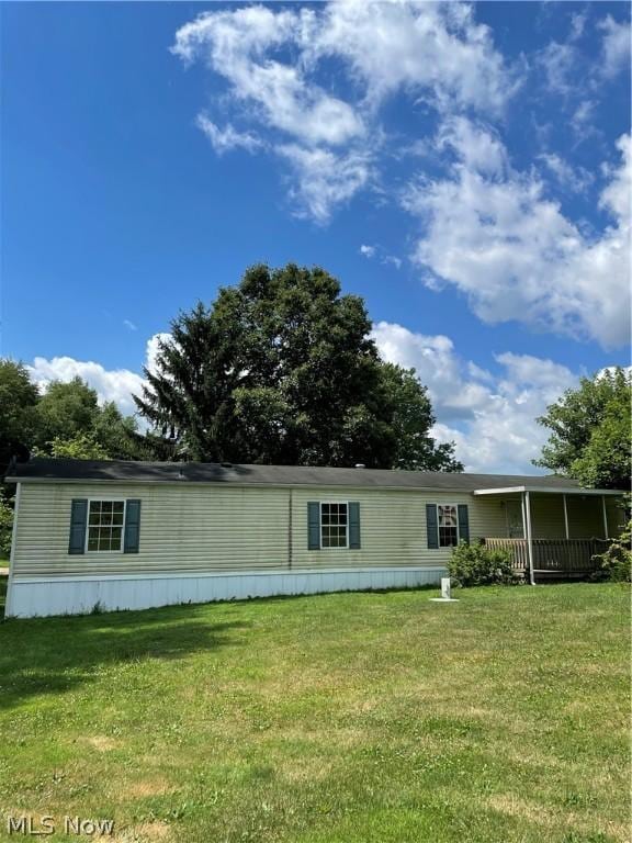 back of house featuring a yard